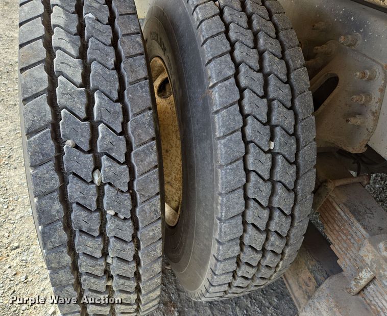 image for item DS5345 2007 International 7500 digger derrick truck