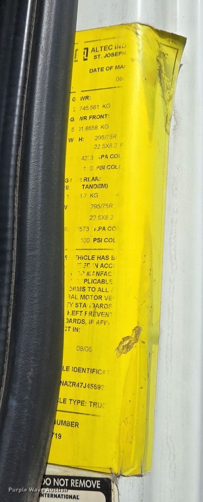 image for item DS5345 2007 International 7500 digger derrick truck