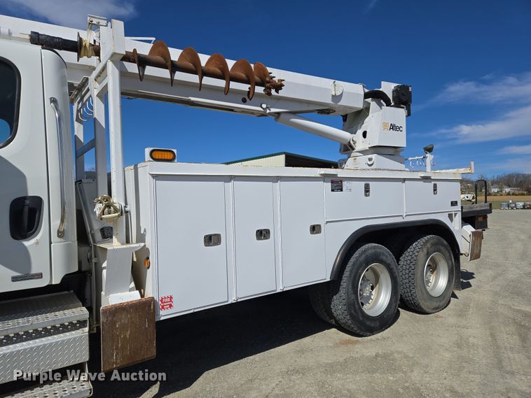 image for item DS5346 2009 Freightliner Business Class M2 digger derrick truck