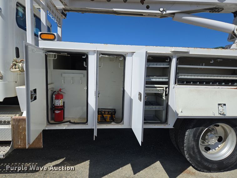 image for item DS5346 2009 Freightliner Business Class M2 digger derrick truck