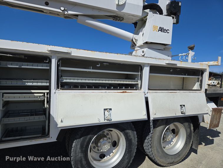 image for item DS5346 2009 Freightliner Business Class M2 digger derrick truck