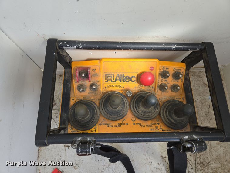 image for item DS5346 2009 Freightliner Business Class M2 digger derrick truck