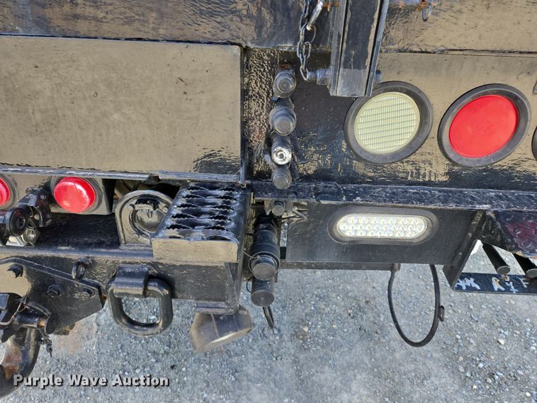 image for item DS5346 2009 Freightliner Business Class M2 digger derrick truck