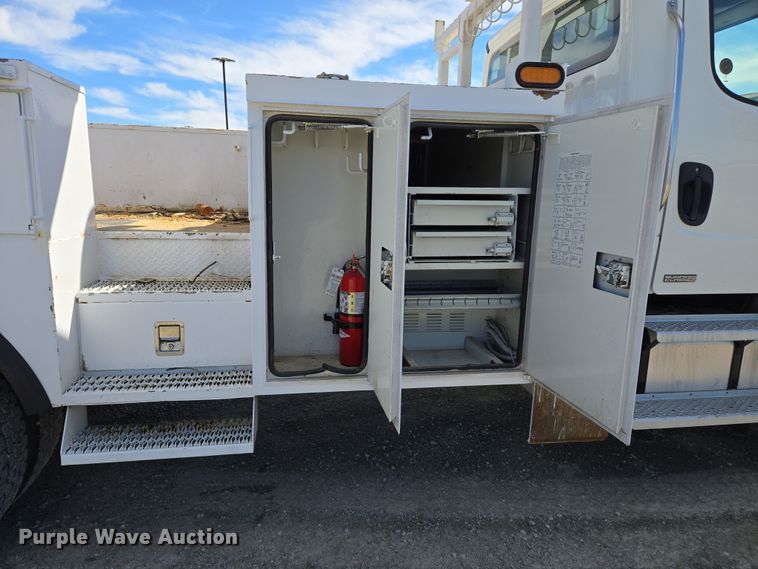 image for item DS5346 2009 Freightliner Business Class M2 digger derrick truck