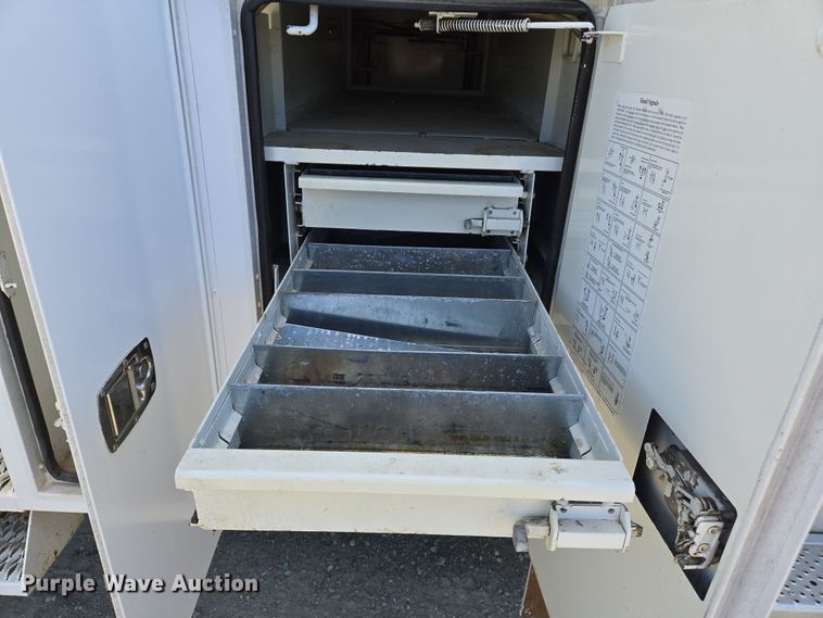 image for item DS5346 2009 Freightliner Business Class M2 digger derrick truck