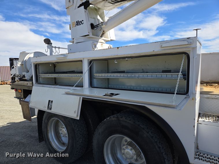 image for item DS5346 2009 Freightliner Business Class M2 digger derrick truck