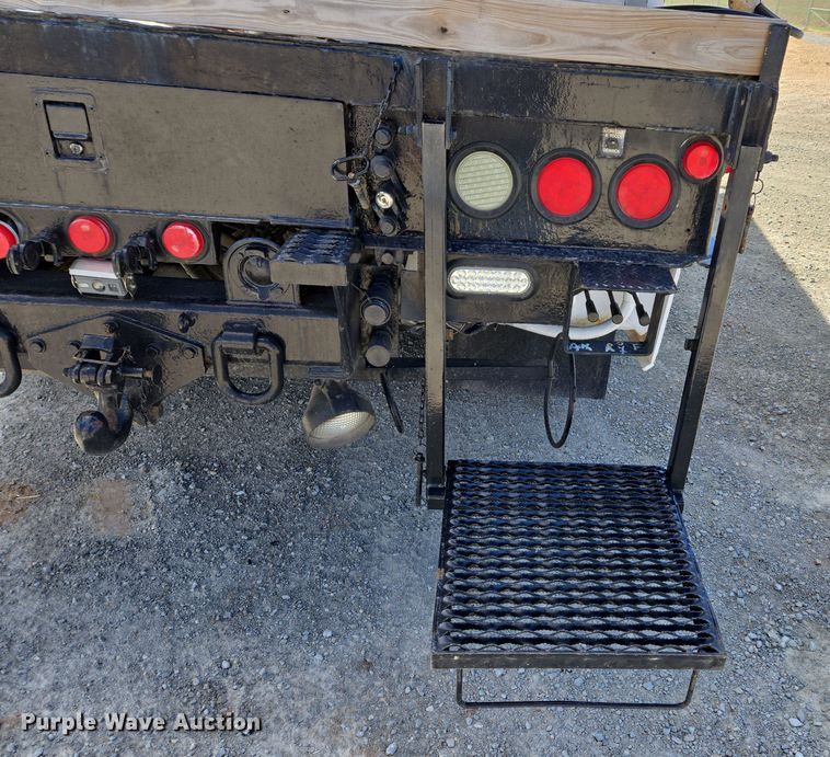 image for item DS5346 2009 Freightliner Business Class M2 digger derrick truck