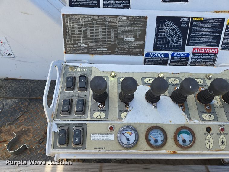 image for item DS5346 2009 Freightliner Business Class M2 digger derrick truck