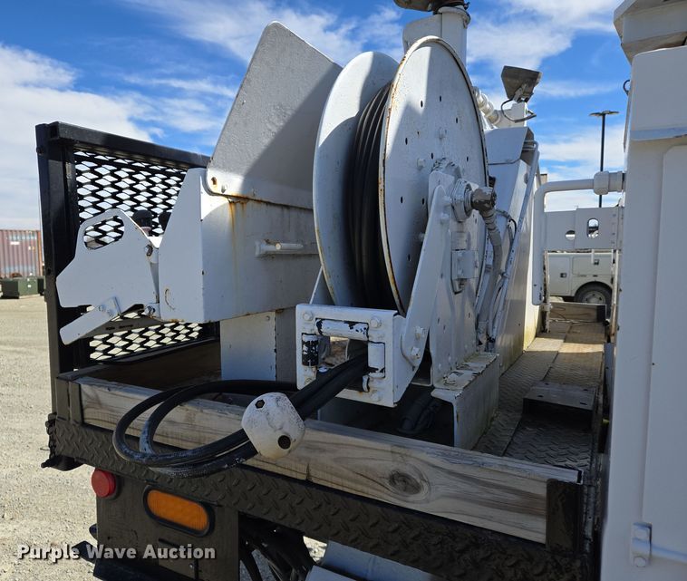 image for item DS5346 2009 Freightliner Business Class M2 digger derrick truck