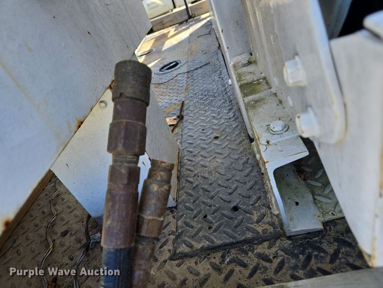 image for item DS5346 2009 Freightliner Business Class M2 digger derrick truck