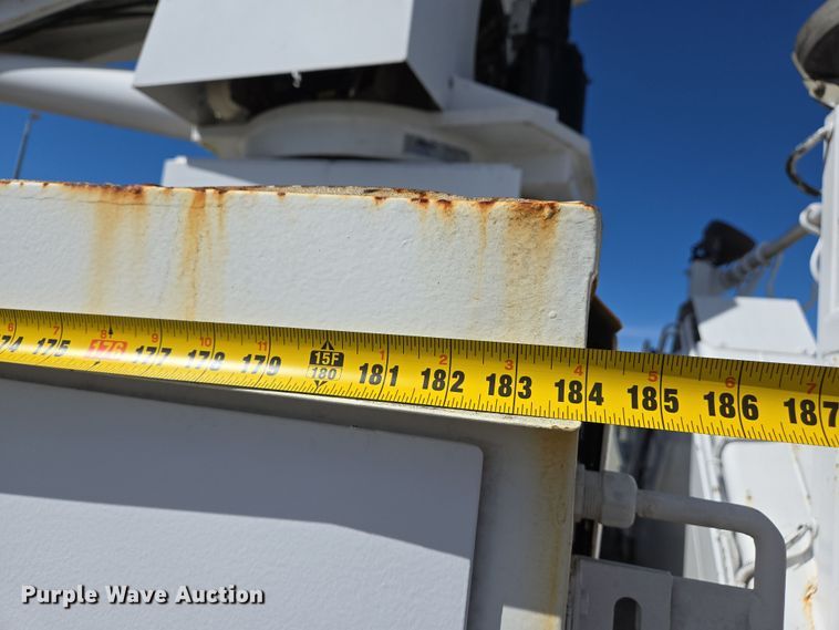 image for item DS5346 2009 Freightliner Business Class M2 digger derrick truck