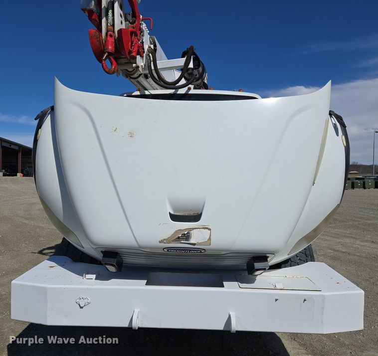 image for item DS5346 2009 Freightliner Business Class M2 digger derrick truck