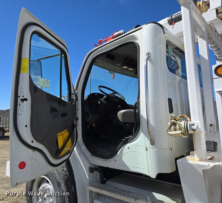 image for item DS5346 2009 Freightliner Business Class M2 digger derrick truck