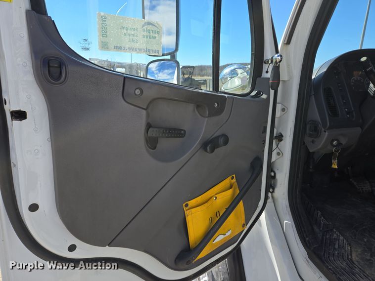 image for item DS5346 2009 Freightliner Business Class M2 digger derrick truck