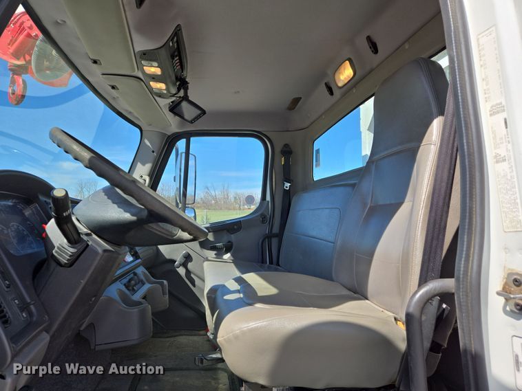 image for item DS5346 2009 Freightliner Business Class M2 digger derrick truck