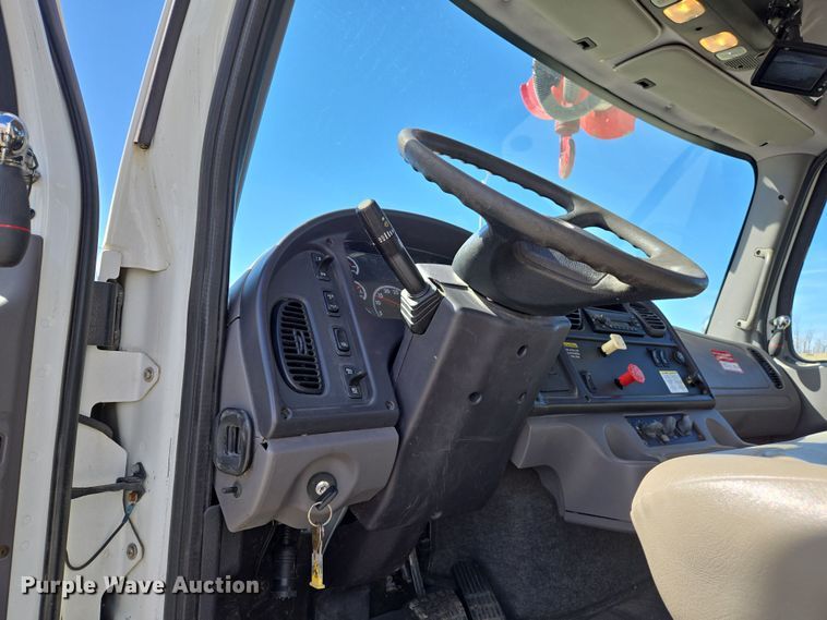 image for item DS5346 2009 Freightliner Business Class M2 digger derrick truck