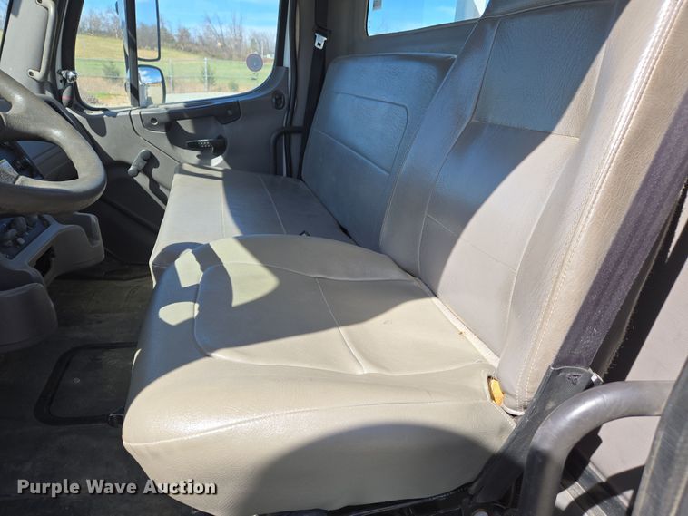 image for item DS5346 2009 Freightliner Business Class M2 digger derrick truck