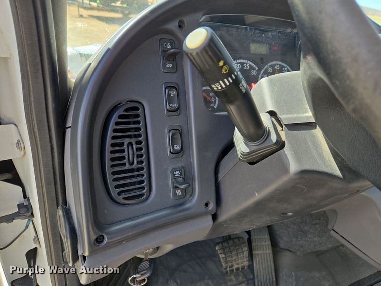 image for item DS5346 2009 Freightliner Business Class M2 digger derrick truck