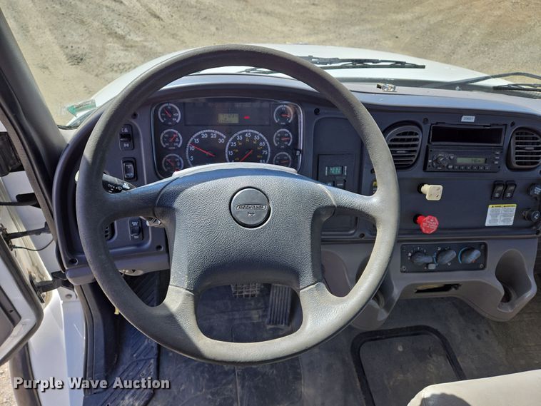 image for item DS5346 2009 Freightliner Business Class M2 digger derrick truck