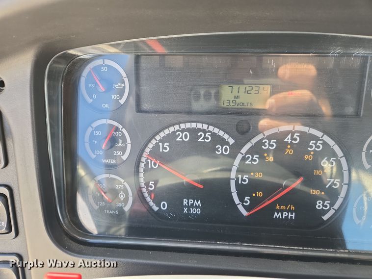 image for item DS5346 2009 Freightliner Business Class M2 digger derrick truck