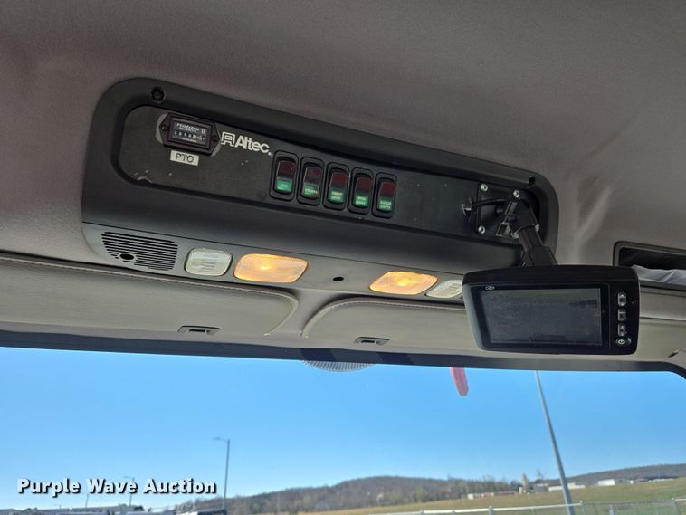 image for item DS5346 2009 Freightliner Business Class M2 digger derrick truck