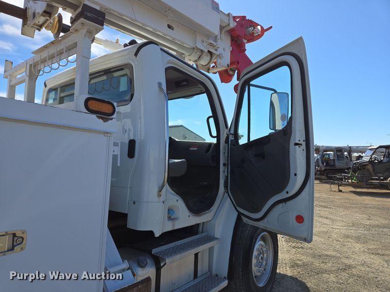 image for item DS5346 2009 Freightliner Business Class M2 digger derrick truck