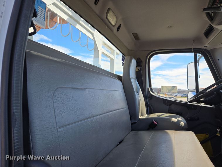 image for item DS5346 2009 Freightliner Business Class M2 digger derrick truck