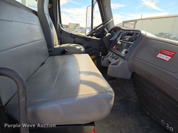 image for item DS5346 2009 Freightliner Business Class M2 digger derrick truck