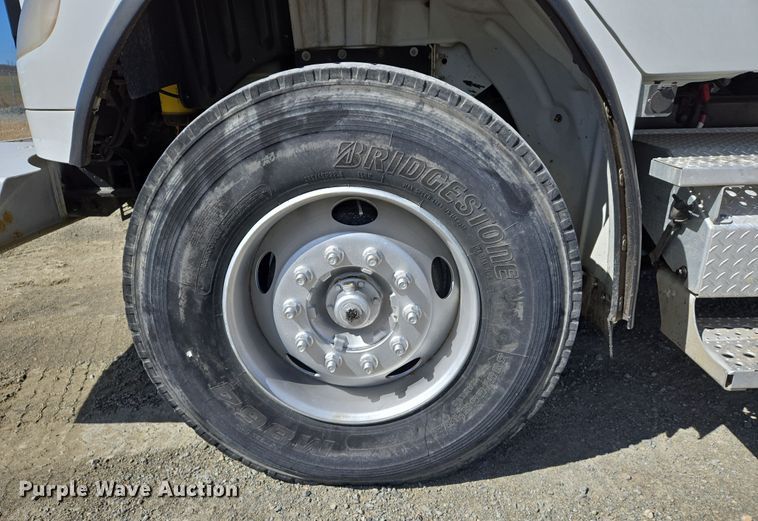 image for item DS5346 2009 Freightliner Business Class M2 digger derrick truck