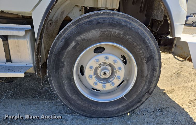 image for item DS5346 2009 Freightliner Business Class M2 digger derrick truck