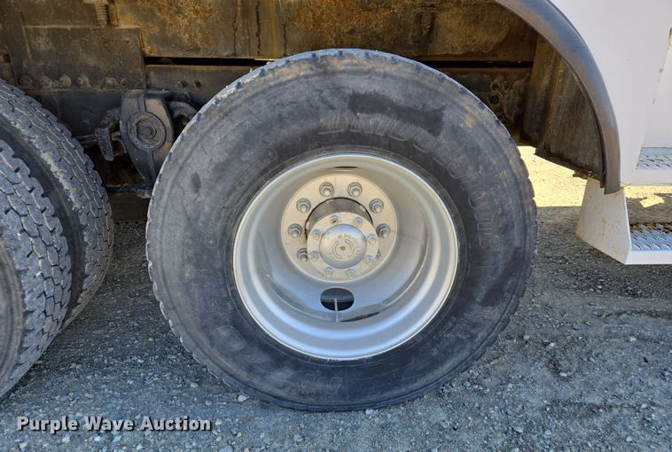 image for item DS5346 2009 Freightliner Business Class M2 digger derrick truck