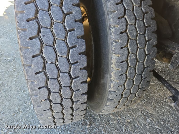 image for item DS5346 2009 Freightliner Business Class M2 digger derrick truck