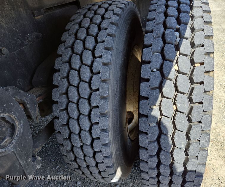 image for item DS5346 2009 Freightliner Business Class M2 digger derrick truck