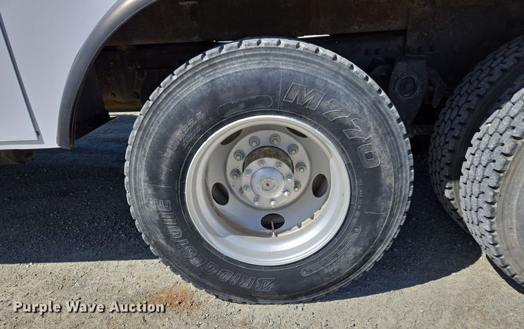 image for item DS5346 2009 Freightliner Business Class M2 digger derrick truck