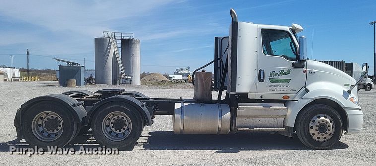 image for item DS5352 2019 International RH613 semi truck
