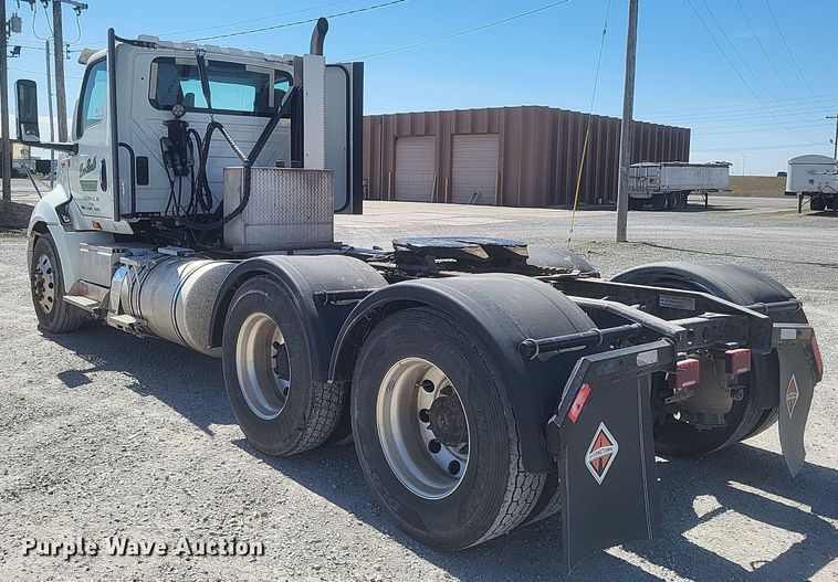 image for item DS5352 2019 International RH613 semi truck