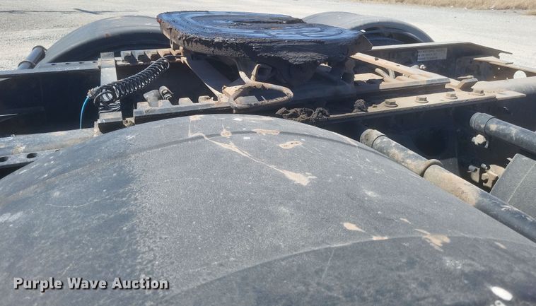 image for item DS5352 2019 International RH613 semi truck