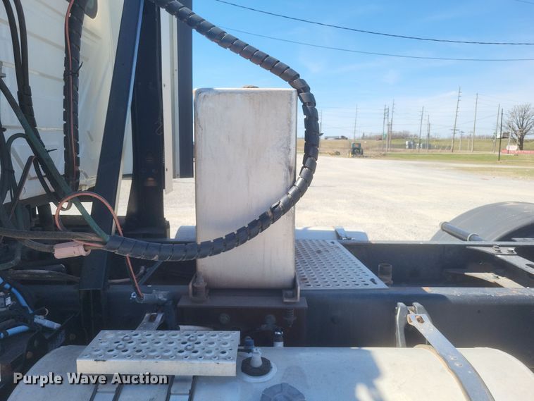 image for item DS5352 2019 International RH613 semi truck