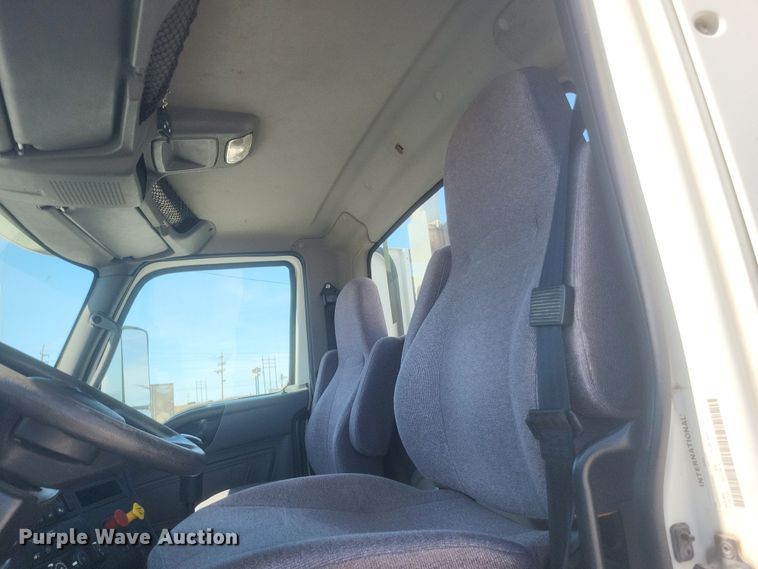 image for item DS5352 2019 International RH613 semi truck