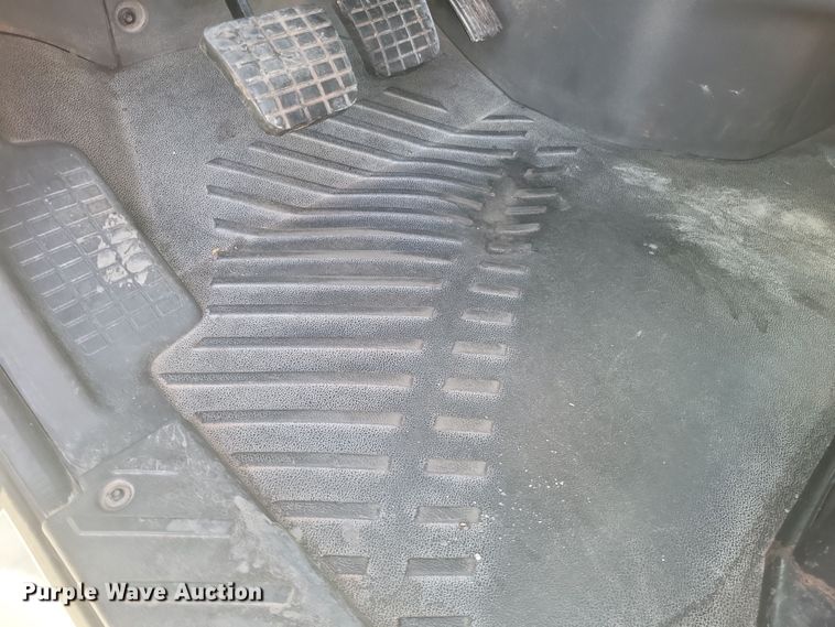 image for item DS5352 2019 International RH613 semi truck