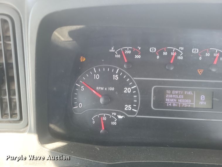 image for item DS5352 2019 International RH613 semi truck