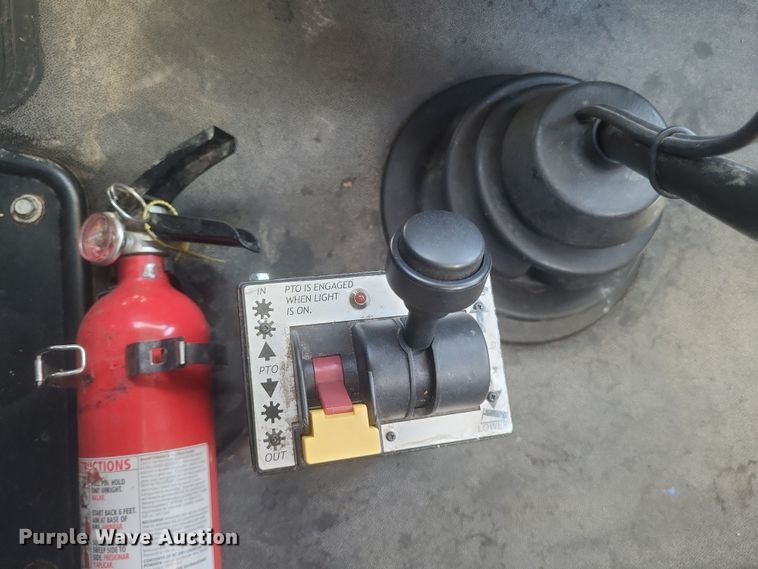 image for item DS5352 2019 International RH613 semi truck