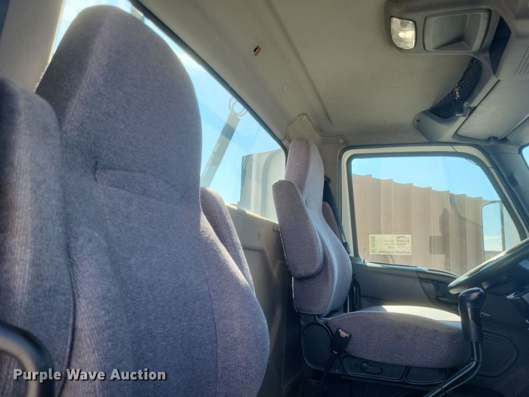 image for item DS5352 2019 International RH613 semi truck