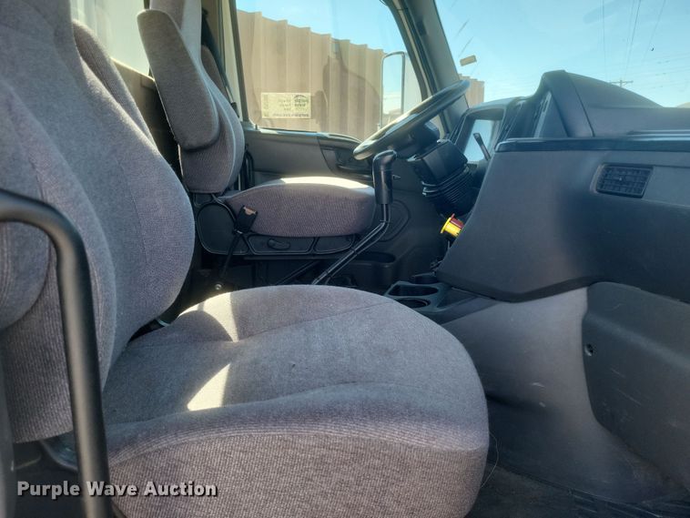 image for item DS5352 2019 International RH613 semi truck