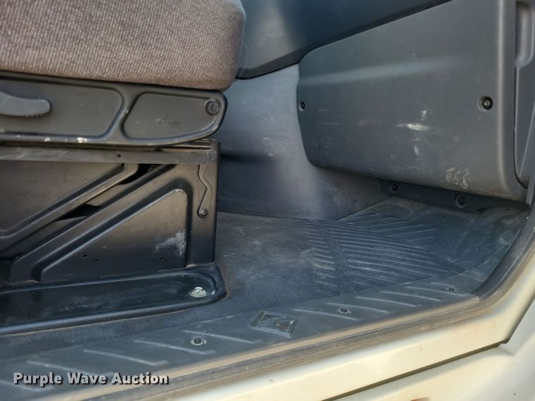 image for item DS5352 2019 International RH613 semi truck