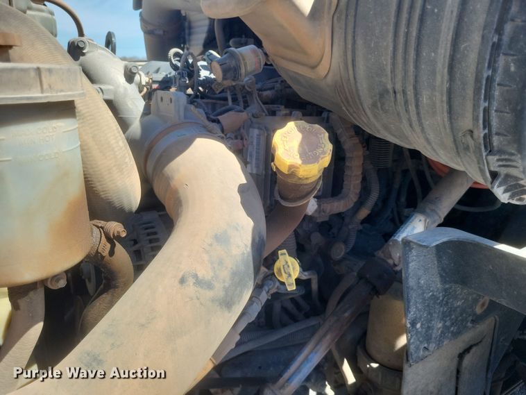 image for item DS5352 2019 International RH613 semi truck