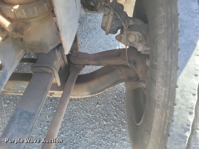 image for item DS5352 2019 International RH613 semi truck