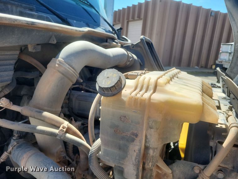 image for item DS5352 2019 International RH613 semi truck