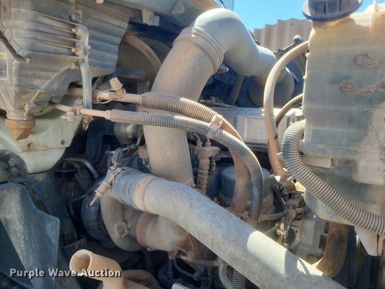 image for item DS5352 2019 International RH613 semi truck