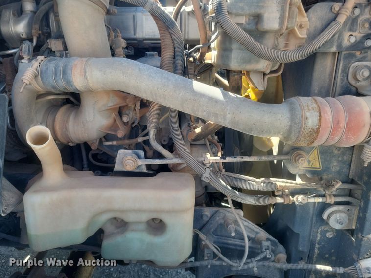 image for item DS5352 2019 International RH613 semi truck